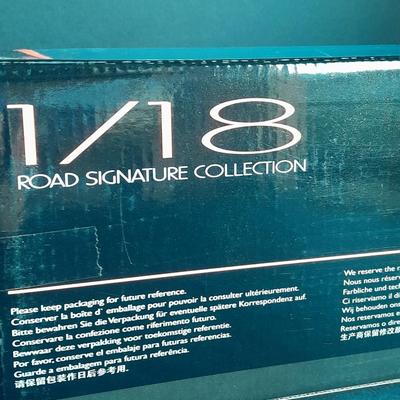 Road Signature 1/18 scale Die Cast 1957 Ford Thunderbird