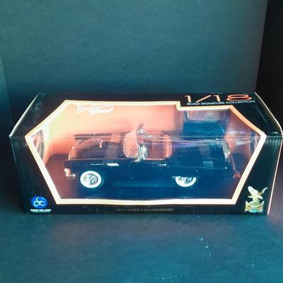 Road Signature 1/18 scale Die Cast 1957 Ford Thunderbird
