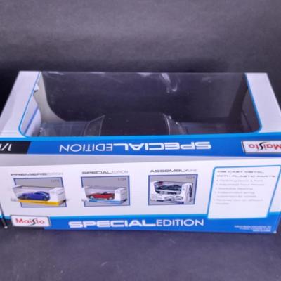 Maisto Special Edition 1/18 scale Die Cast car 1965 Pontiac GTO Hurst Edition