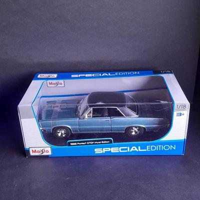 Maisto Special Edition 1/18 scale Die Cast car 1965 Pontiac GTO Hurst Edition