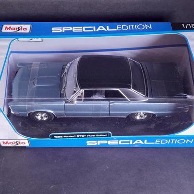 Maisto Special Edition 1/18 scale Die Cast car 1965 Pontiac GTO Hurst Edition