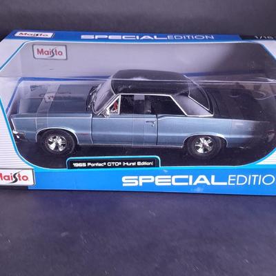 Maisto Special Edition 1/18 scale Die Cast car 1965 Pontiac GTO Hurst Edition