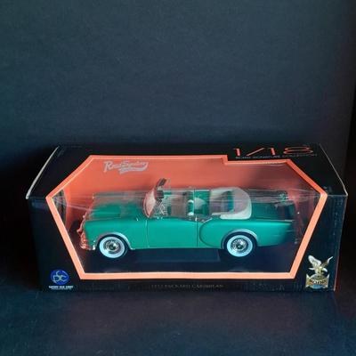 Road Signature Collection 1/18 Scale 1953 Packard Caribbean Die Cast Car