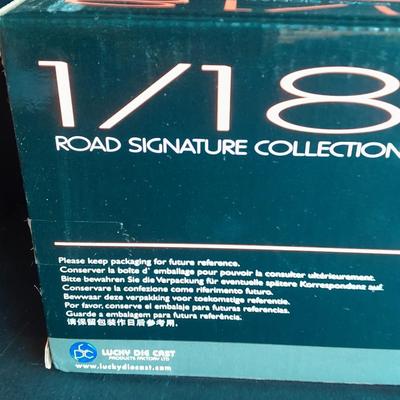 Road Signature Collection 1/18 Scale 1953 Packard Caribbean Die Cast Car
