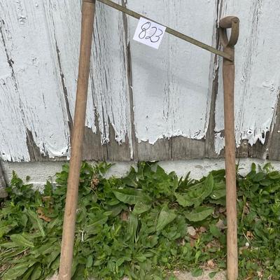 2 Handles Hooked Together