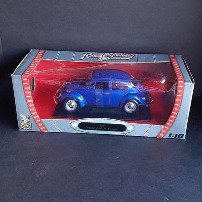 Road Signature Collection 1/18 scale Die Cast car 1967 Volkswagen Beetle