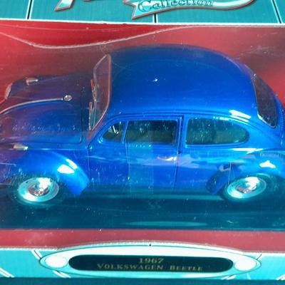 Road Signature Collection 1/18 scale Die Cast car 1967 Volkswagen Beetle
