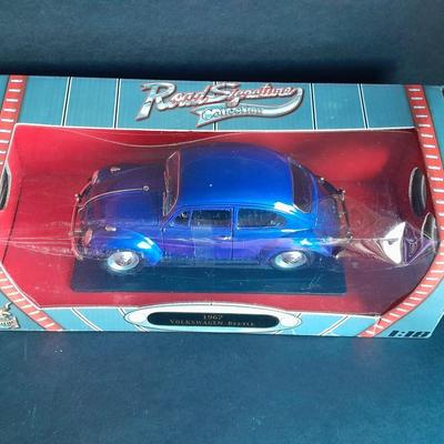 Road Signature Collection 1/18 scale Die Cast car 1967 Volkswagen Beetle