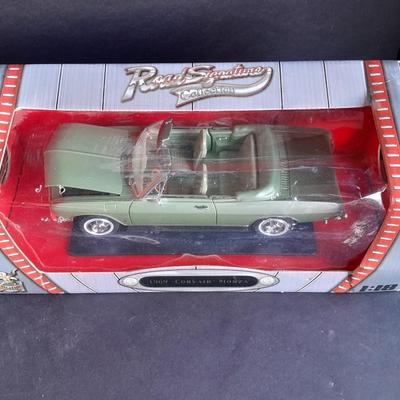 Road Signature Collection 1:18 scale Die Cast 1969 Corvair Monza