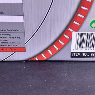 Road Signature Collection 1:18 scale Die Cast 1969 Corvair Monza