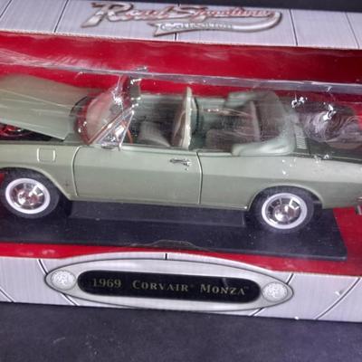 Road Signature Collection 1:18 scale Die Cast 1969 Corvair Monza