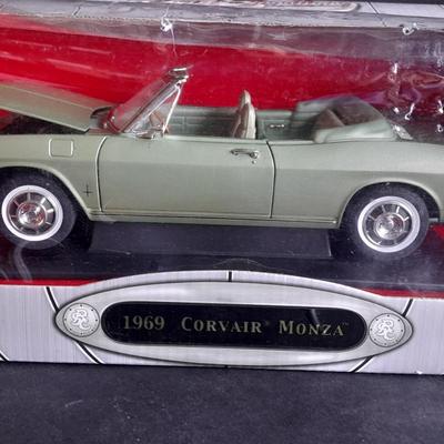 Road Signature Collection 1:18 scale Die Cast 1969 Corvair Monza