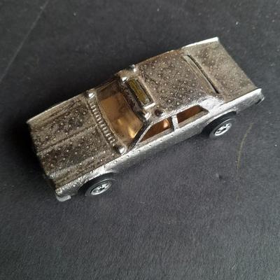 One Ertl Co. car 4 Hot wheels collectible cars