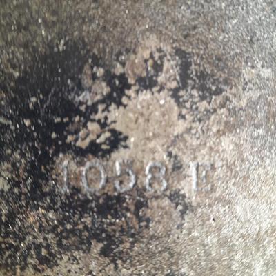 Wagner Ware Sidney -0- 1058 E Cast Iron Frying pan Number 8