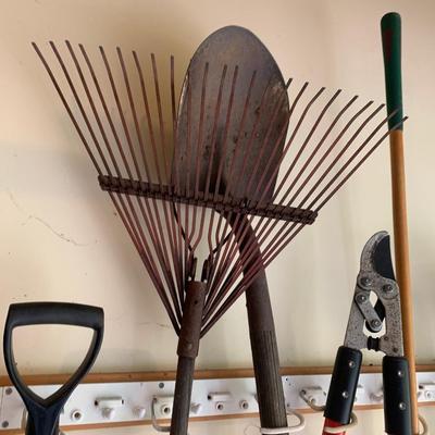 Lawn & Garden Tool Lot
