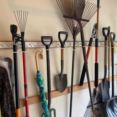 Lawn & Garden Tool Lot