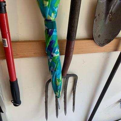 Lawn & Garden Tool Lot