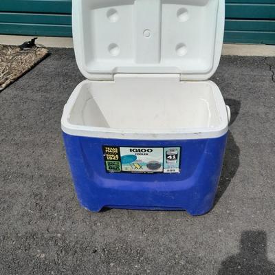 Majestic Blue Igloo cooler 25 Quarts Made in the USA Island Breeze