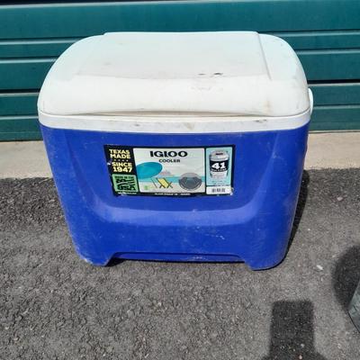 Majestic Blue Igloo cooler 25 Quarts Made in the USA Island Breeze
