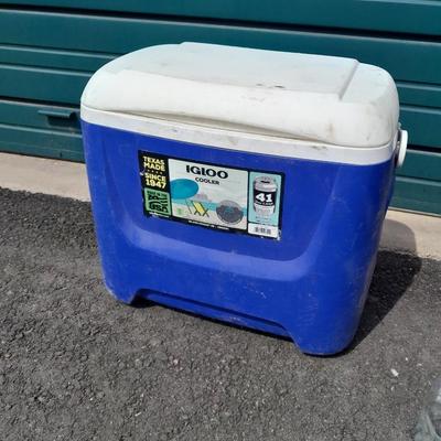 Majestic Blue Igloo cooler 25 Quarts Made in the USA Island Breeze
