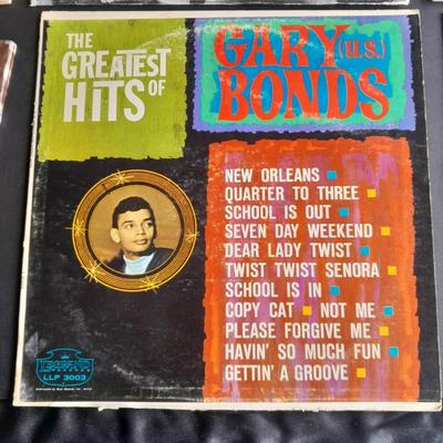Vinyl LP Records 45's Gary Bonds, The Doobie Brother, Carpenters, Carly Simon, Stevie Wonder, and more