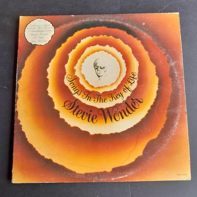 Vinyl LP Records 45's Gary Bonds, The Doobie Brother, Carpenters, Carly Simon, Stevie Wonder, and more