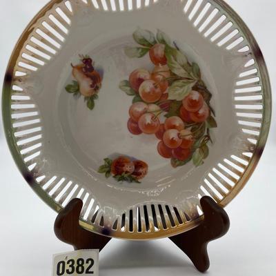 Reticulated plate