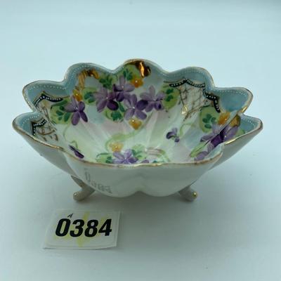 Scalloped edge,feet decorative bowl