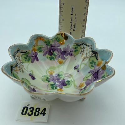 Scalloped edge,feet decorative bowl