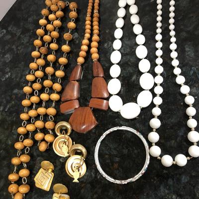 Fashion Costume Jewelry - Lot J203