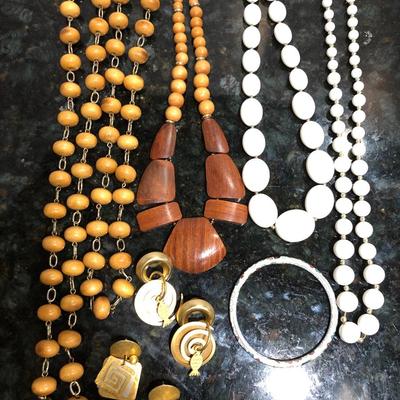 Fashion Costume Jewelry - Lot J203