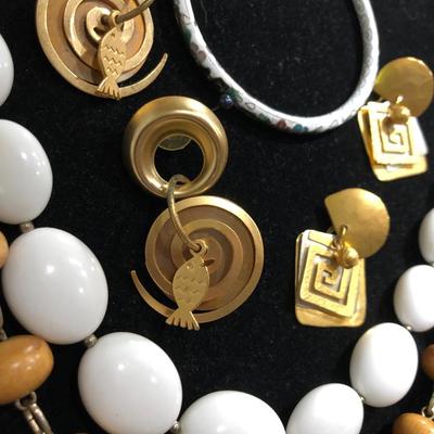 Fashion Costume Jewelry - Lot J203