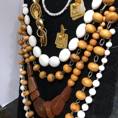 Fashion Costume Jewelry - Lot J203