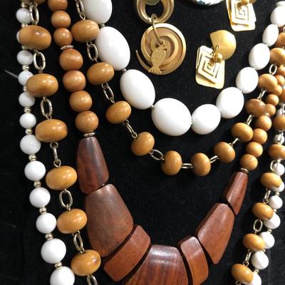 Fashion Costume Jewelry - Lot J203