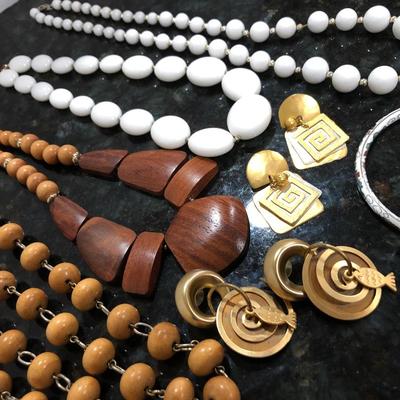 Fashion Costume Jewelry - Lot J203