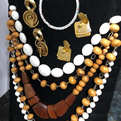 Fashion Costume Jewelry - Lot J203