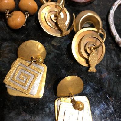 Fashion Costume Jewelry - Lot J203