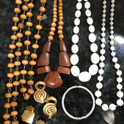 Fashion Costume Jewelry - Lot J203
