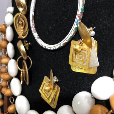 Fashion Costume Jewelry - Lot J203