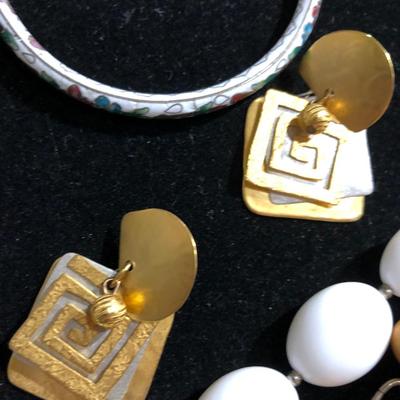 Fashion Costume Jewelry - Lot J203