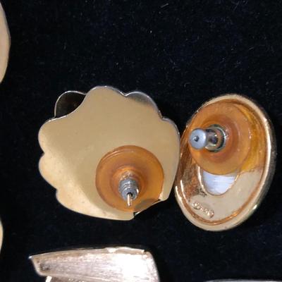 Fashion Costume Jewelry Pierced Earrings Lot - Lot J205