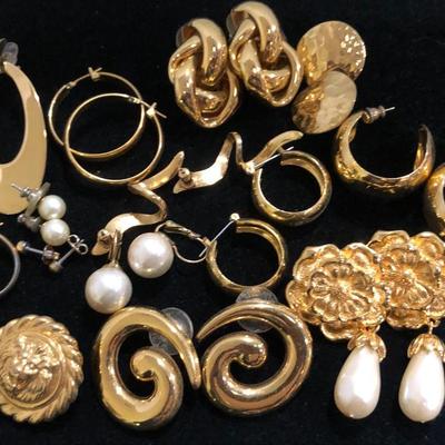 Fashion Costume Jewelry Pierced Earrings Lot - Lot J205
