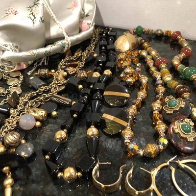 Fashion Costume Jewelry with Asian Pouch -Lot J204