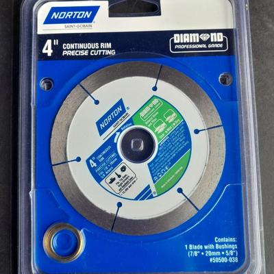 Two new Norton Diamond 4" circular Blades and one new Ridgid Diamond cut 4.5" Metal Cutting blade