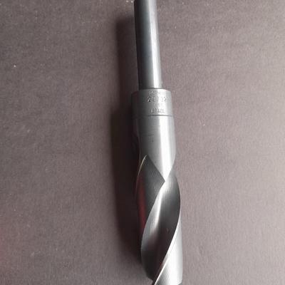 Working Black & Decker 18-volt drill with no charger, Two nice new shank drill bits, and a 3/32" Steel stamp set