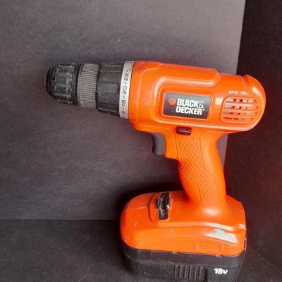 Working Black & Decker 18-volt drill with no charger, Two nice new shank drill bits, and a 3/32" Steel stamp set