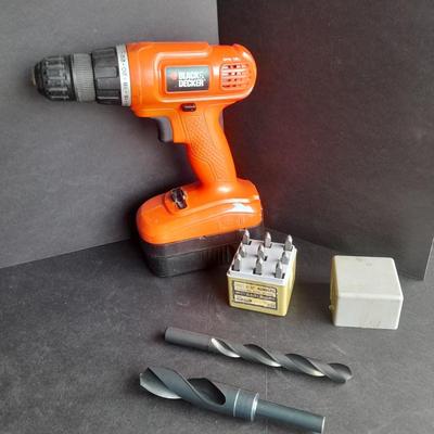 Working Black & Decker 18-volt drill with no charger, Two nice new shank drill bits, and a 3/32" Steel stamp set