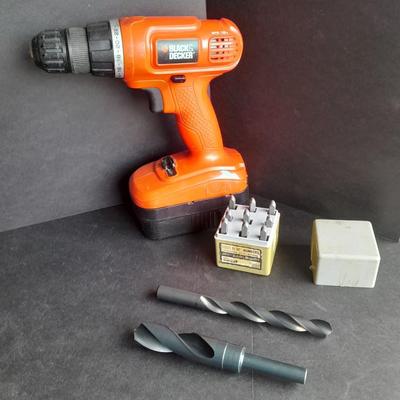 Working Black & Decker 18-volt drill with no charger, Two nice new shank drill bits, and a 3/32" Steel stamp set