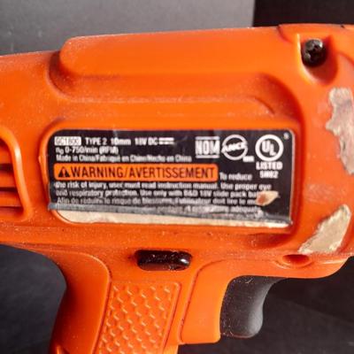 Working Black & Decker 18-volt drill with no charger, Two nice new shank drill bits, and a 3/32" Steel stamp set