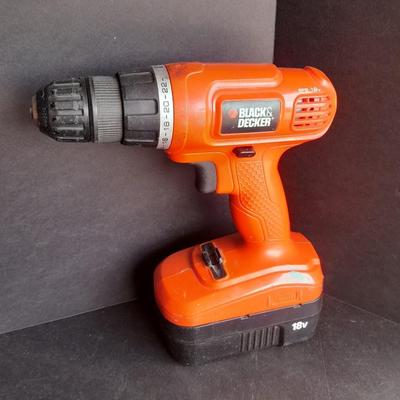 Working Black & Decker 18-volt drill with no charger, Two nice new shank drill bits, and a 3/32" Steel stamp set